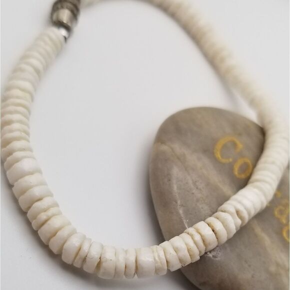 Beachy boho puka shell bracelet trending 🤩 H - Picture 1 of 3